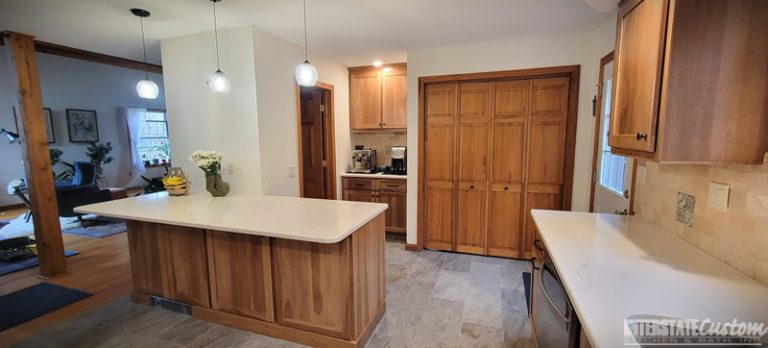 Eat-in Country Kitchen remodel showing the large peninsula with Spectrum Indulgence Quartz countertops and Hickory Harvest shaker door cabinetry. Project by Interstate Custom Kitchen & Bath, Inc.